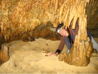 En el interior de la cueva